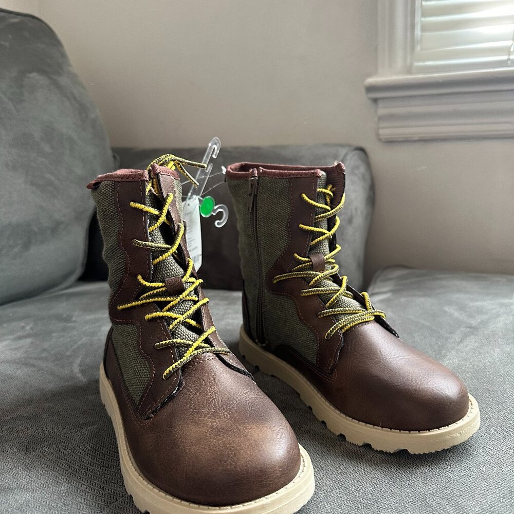 Carter's - Size 2 (brown and green)